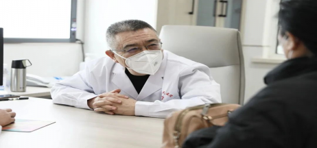 患者如潮，就診場(chǎng)面火爆！市二院著名專(zhuān)家診區(qū)百余位專(zhuān)家陸續(xù)來(lái)院出診