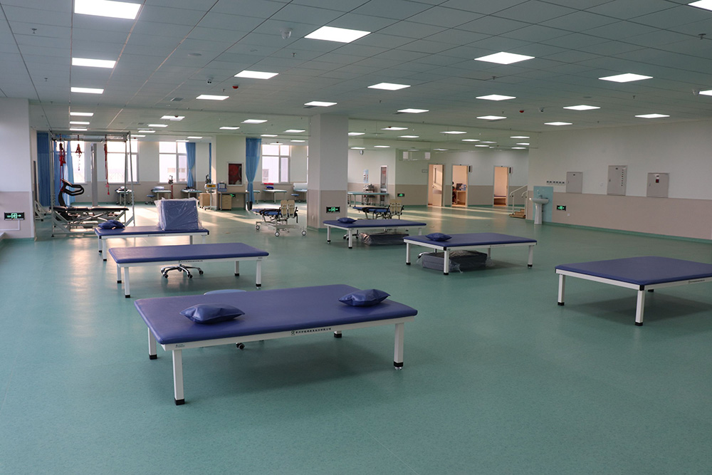 康復(fù)治療70天，偏癱患者步行出院！(圖4)