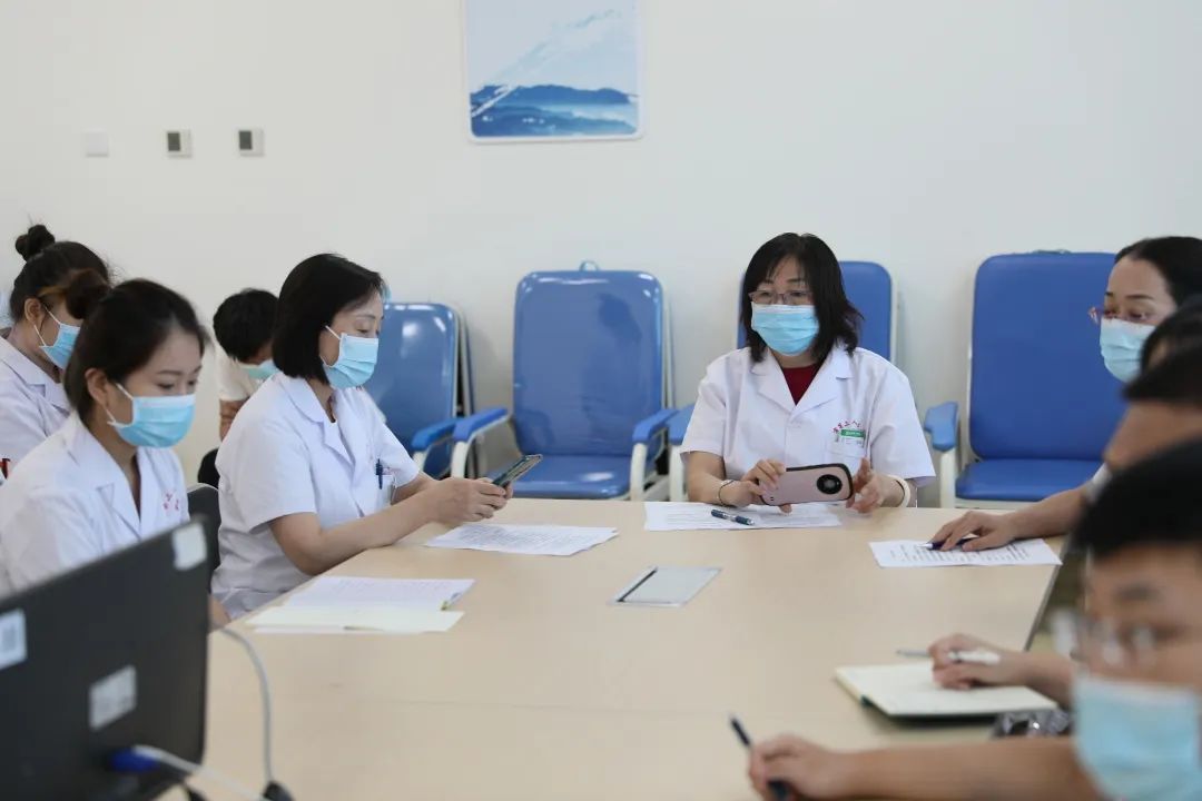 全省首家！中國醫(yī)科大學附屬第一醫(yī)院專家來“查房”，家門口享國內優(yōu)質醫(yī)療資源！(圖2)