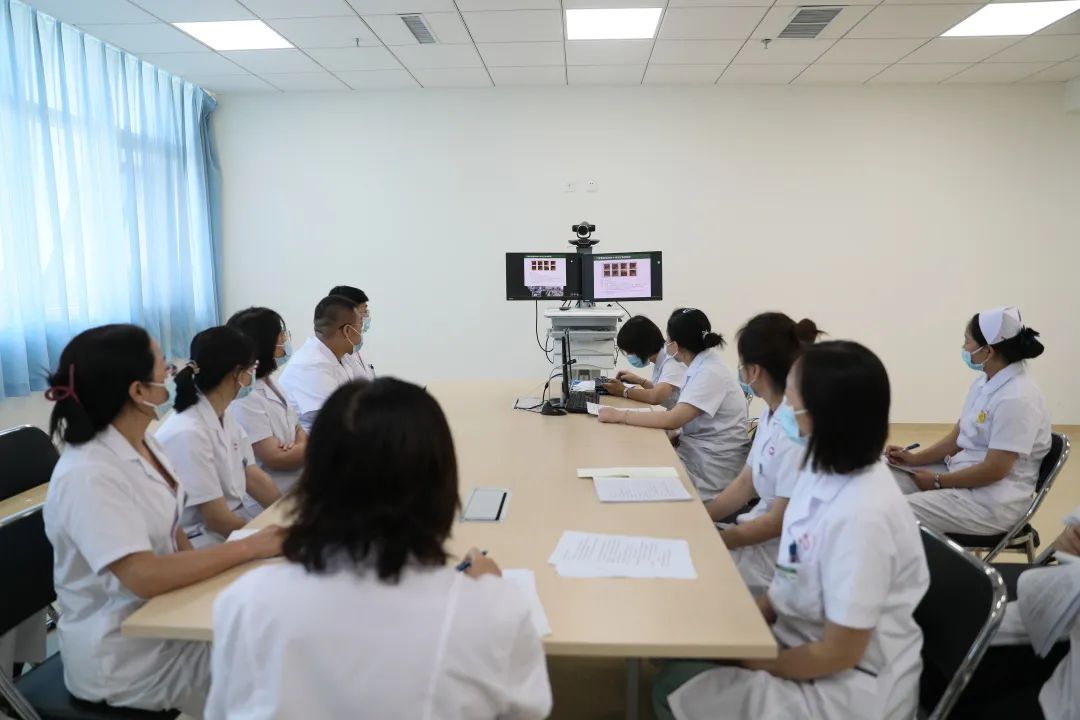 全省首家！中國醫(yī)科大學附屬第一醫(yī)院專家來“查房”，家門口享國內優(yōu)質醫(yī)療資源！(圖1)