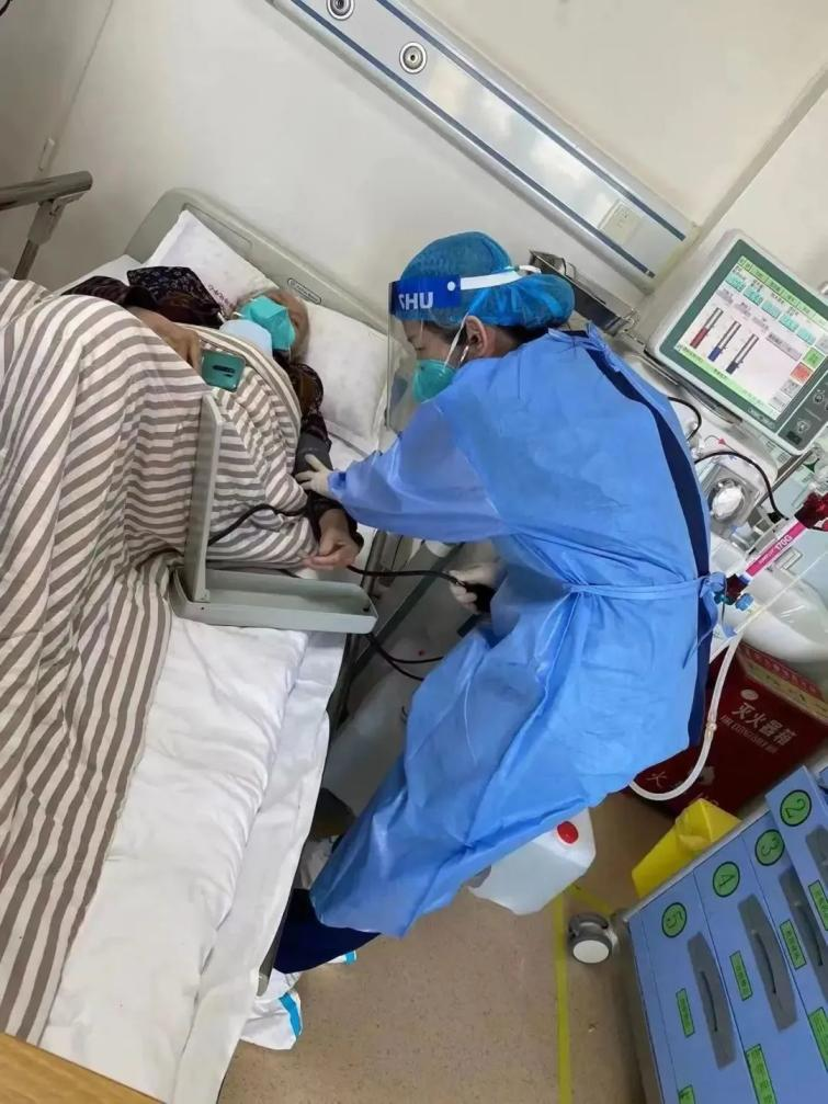 人民醫(yī)院為人民，市二院舉全院之力保障醫(yī)療救治，牢守生命防線！(圖14)