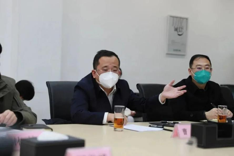 副市長(zhǎng)朱德義等領(lǐng)導(dǎo)到我院調(diào)研指導(dǎo)醫(yī)療救治工作并慰問(wèn)一線醫(yī)務(wù)人員(圖4) 副市長(zhǎng)朱德義等領(lǐng)導(dǎo)到我院調(diào)研指導(dǎo)醫(yī)療救治工作并慰問(wèn)一線醫(yī)務(wù)人員(圖4)