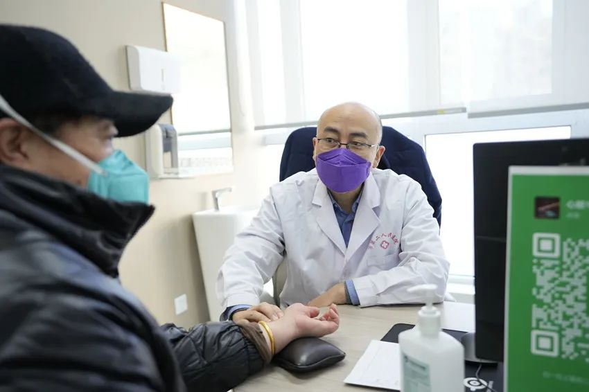 患者如潮，就診場面火爆！市二院著名專家診區(qū)百余位專家陸續(xù)來院出診(圖3)