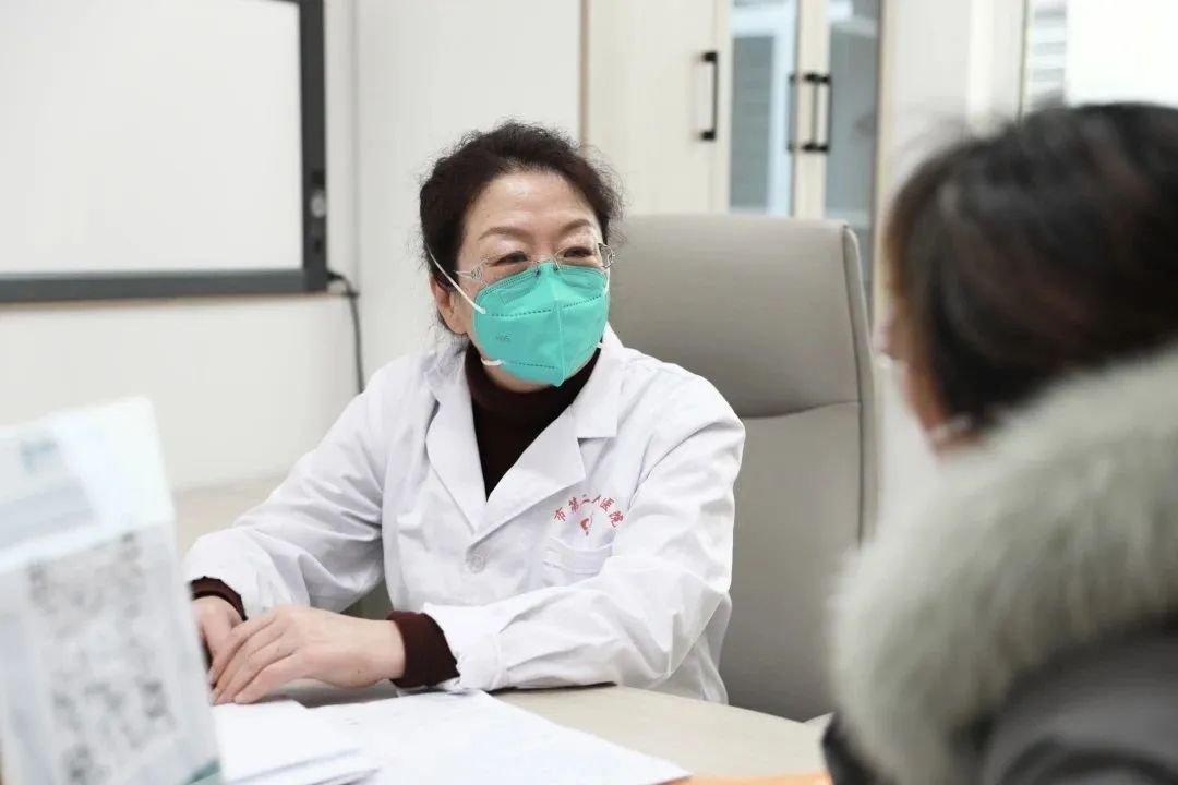 患者如潮，就診場面火爆！市二院著名專家診區(qū)百余位專家陸續(xù)來院出診(圖5)