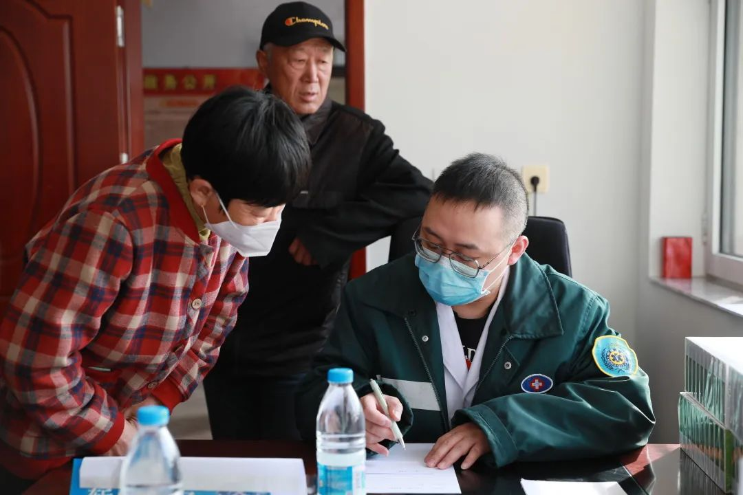 踐行黨的二十大精神，市二院黨員開展大型公益出診！(圖5)