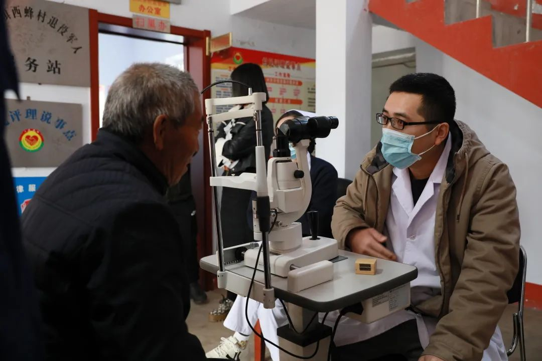 踐行黨的二十大精神，市二院黨員開展大型公益出診！(圖6)